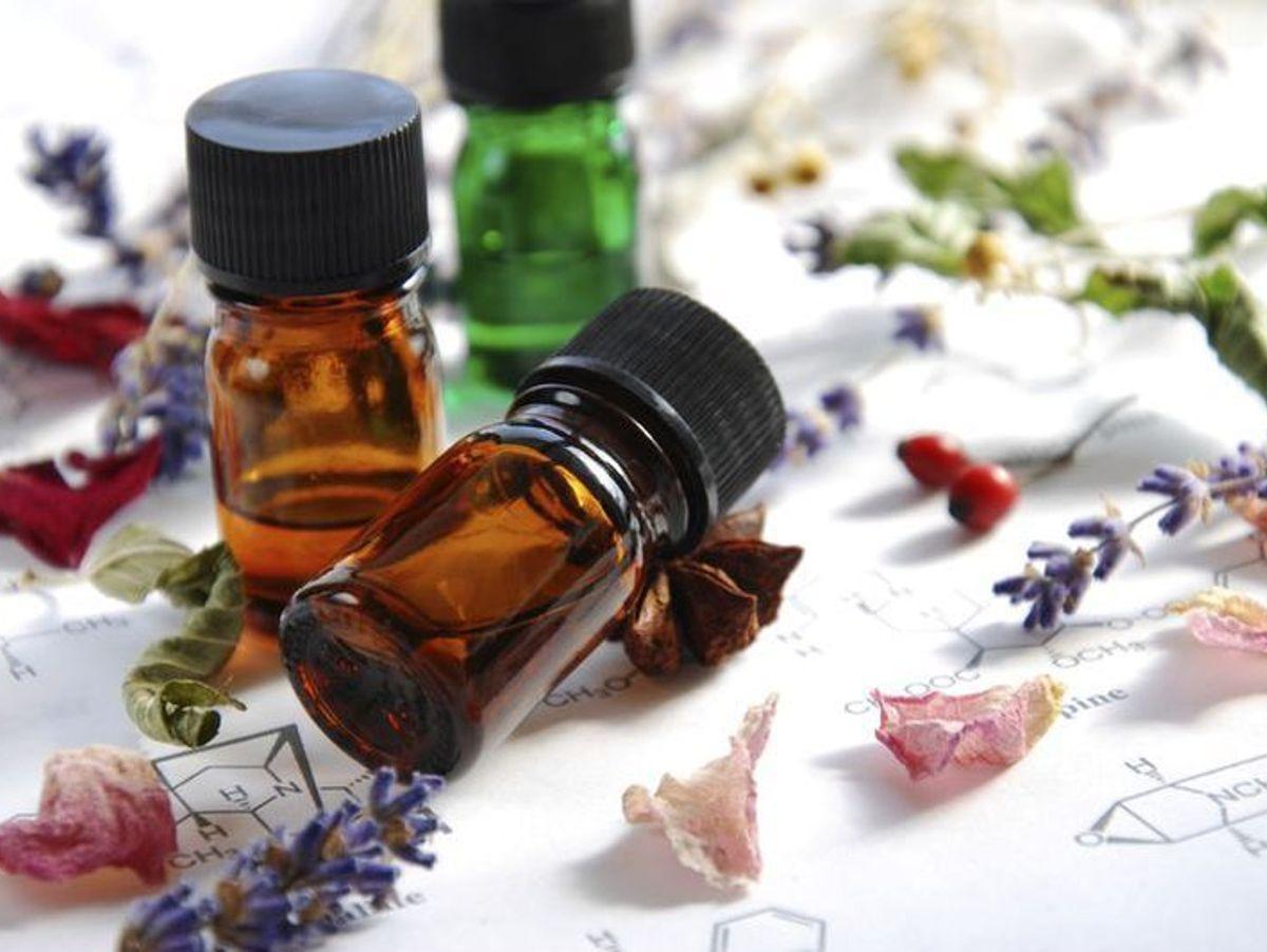 10 huiles essentielles indispensables dans votre pharmacie